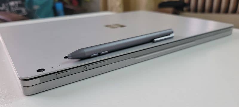 Microsoft Surface Book 2 with Pen 7