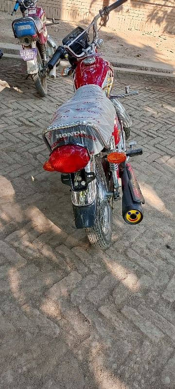 Honda 125 model 2025 red colour 2