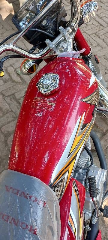 Honda 125 model 2025 red colour 7