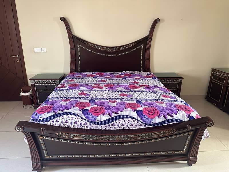 King Size Modern Bed with two Side tables and dressing table 0