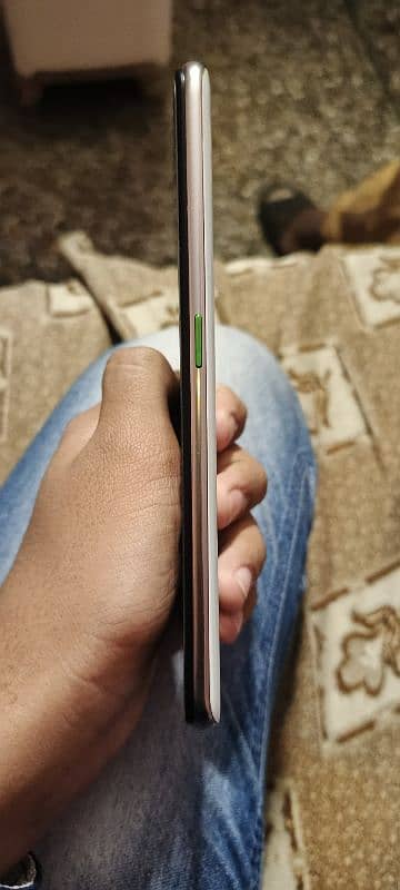 Oppo F11 8/256 2