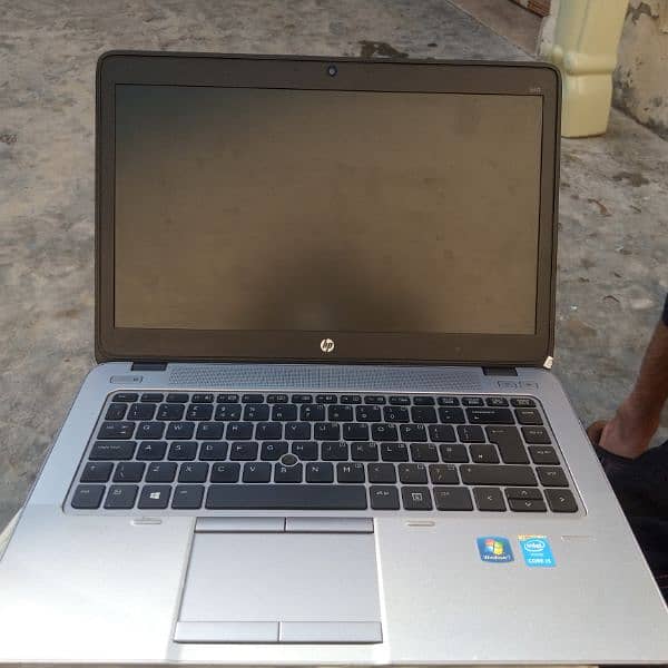 Elitebook 840 laptop ssd sandisk  hard 256 gb 5 generation 1