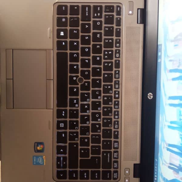 Elitebook 840 laptop ssd sandisk  hard 256 gb 5 generation 3