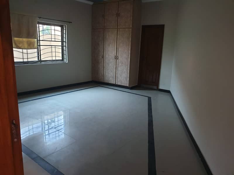 House For Grabs In 10 Marla Lahore 1