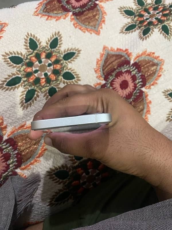 I phone 12 64gb  none PTA 9/10 condition 4