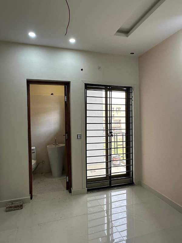 5 MARLA HOUSE IS AAILABLE FOR SALE IN VALENCIA HOUSING SOCIETY LAHORE 24