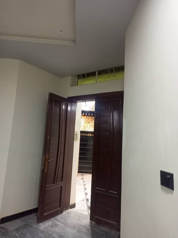 Ground portion house for rent. Location paris city f block h13. 2