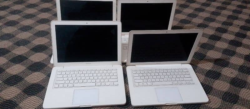 apple company ka 4 laptop hai 0