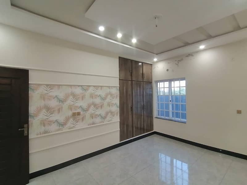 To sale You Can Find Spacious Prime Location House In Central Park - Block A 2