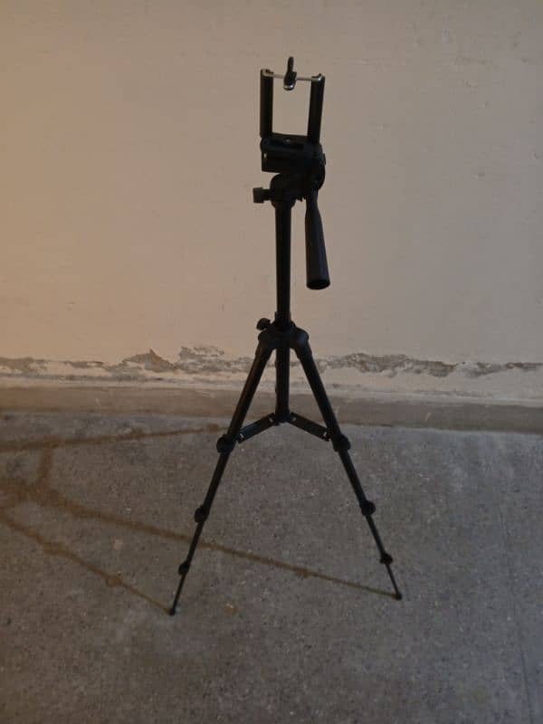 TRIPOD STAND 0