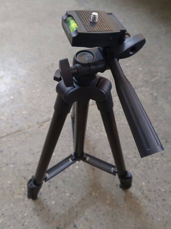 TRIPOD STAND 3