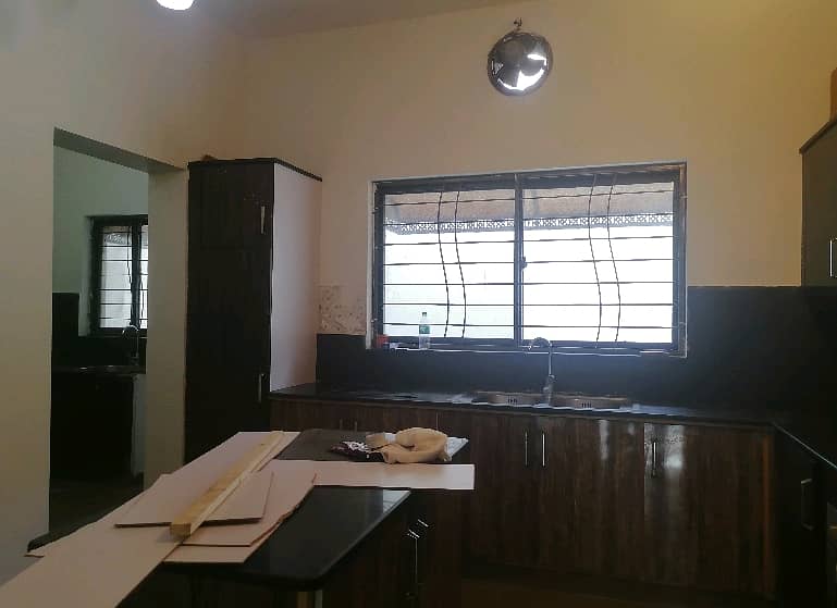 Excellant Location One Kanal House For Rent In Askari 11 A Sector. 2