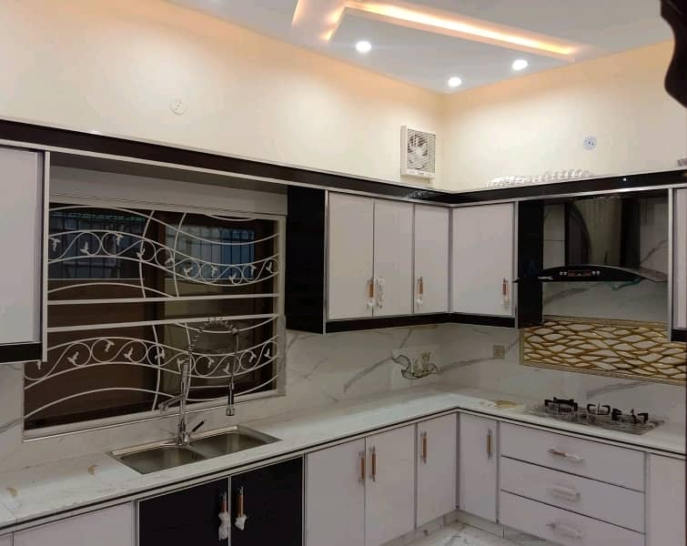 A Well Designed House Is Up For sale In An Ideal Location In Lahore 11