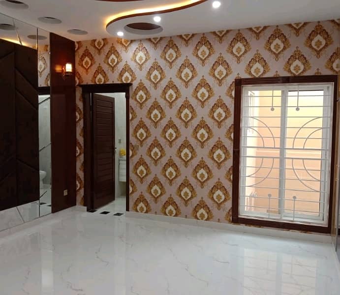 In Johar Town Phase 2 - Block H3 House For Sale Sized 12 Marla 5