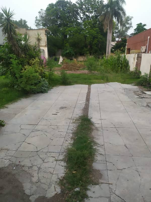 plot for sale in main cantt 5