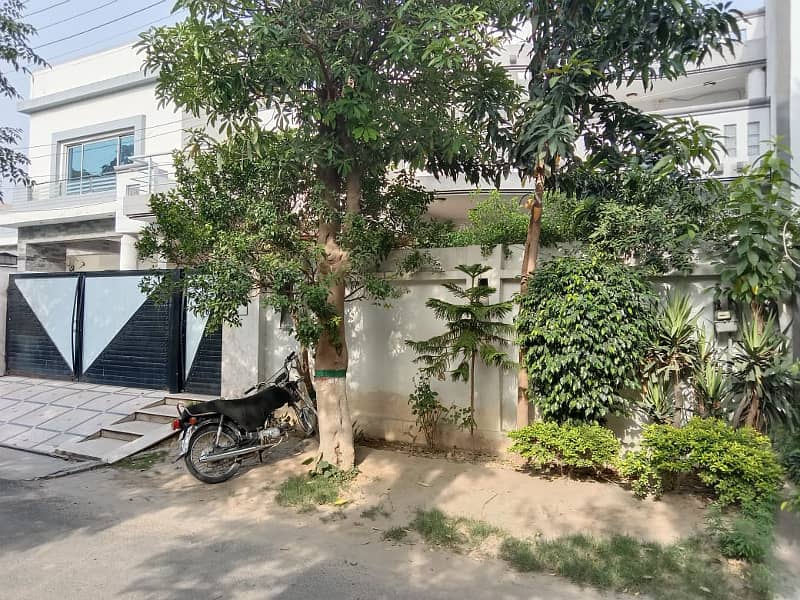 20 Marla Used House For Sale At Beautiful Location Of PCSIR Ph -2 In Lahore 20