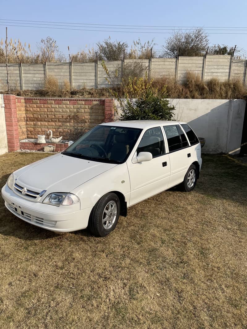 One of the cleanest Suzuki Cultus 2016 up for sale 2