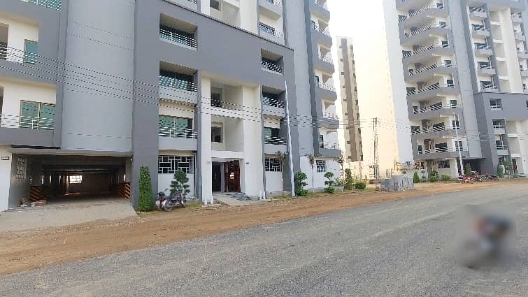 10 Marla Flat Situated In Askari 11 - Sector D For Sale 0