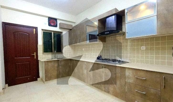 10 Marla Flat Situated In Askari 11 - Sector D For Sale 4