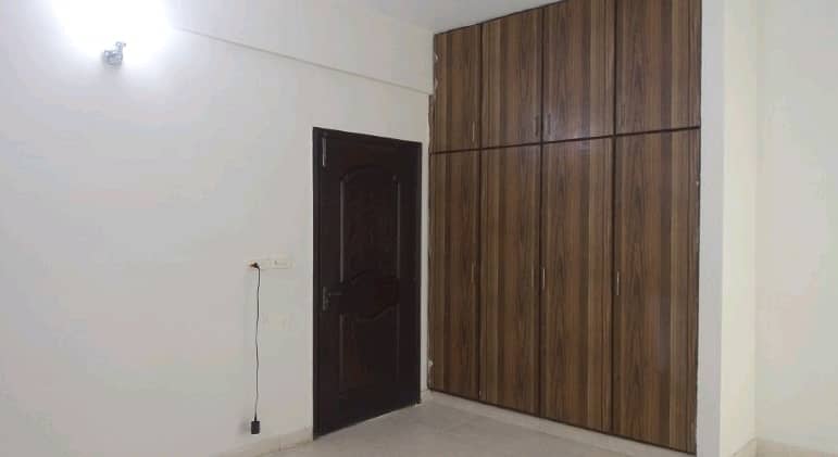 Highly-Desirable 10 Marla Flat Available In Askari 11 - Sector B Apartments 8