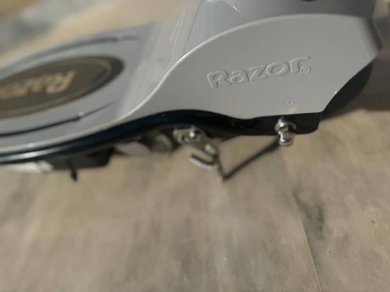 Razor Electric Scootie E90 4