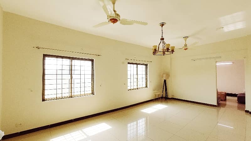 Superb And Open View 10 MARLA 3 BED FLAT ON 6th Floor Is Available For Sale In ASKARI-11 LAHORE 5