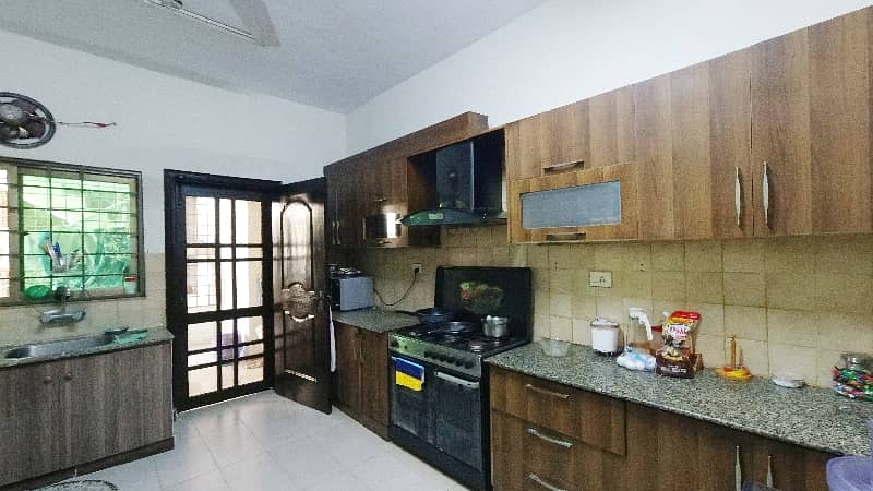 Superb And Open View 10 MARLA 3 BED FLAT ON 6th Floor Is Available For Sale In ASKARI-11 LAHORE 7