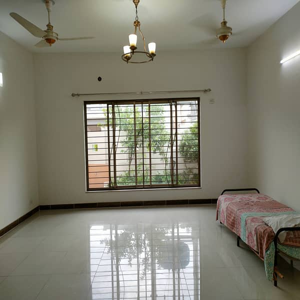 BEAUTIFUL LOCATION 17 Marla 4 Bed House For Sale In Askari 10 Lahore Cant 4