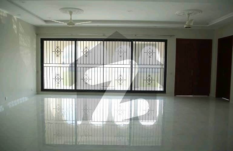 A 32 Kanal Farm House Located In Wagha Town Is Available For Sale 11