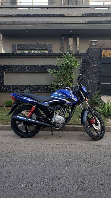 Honda CB 125F 3