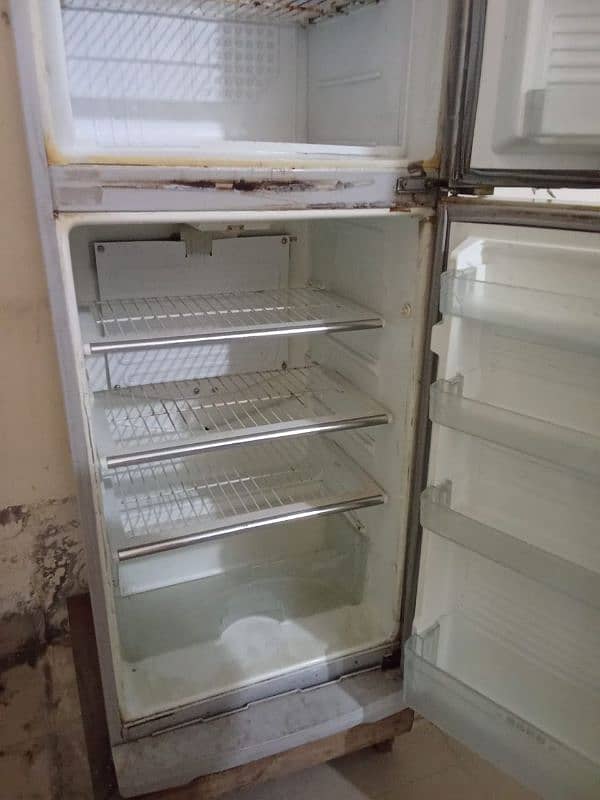 Dawlance fridge mediume 2