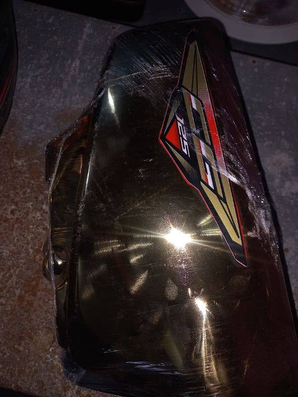 Honda 125 SE Gold Black Fuel Tank & Tapy 2025 1