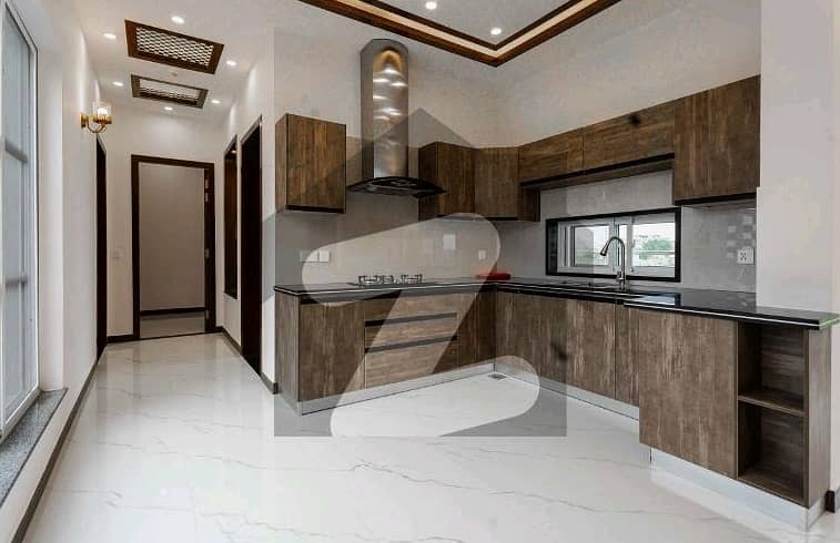 "Original Pictures Attached, Mazher Munir Design Luxurious 1-Kanal Modern Home With Premium Finishes For Sale" 15