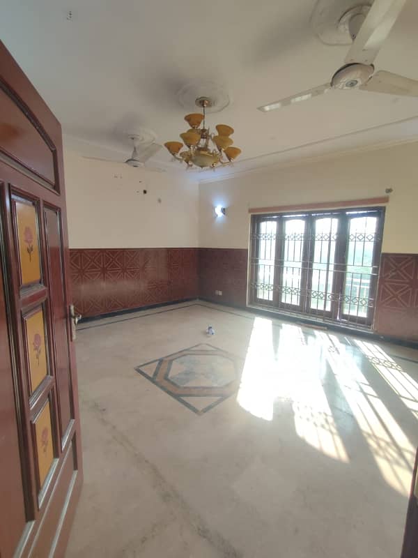 Beautiful 600 square yards upper portion available for rent in g-10 Islamabad at maine double road, 3 bedrooms with bathrooms drawing with bathroom, TVL, servant quarter with bathroom, All meters separate and gate separate. 5