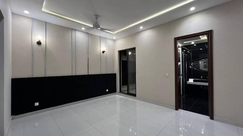 Kanal 6 Bed Superb Double Storey House In Wapda Town 2