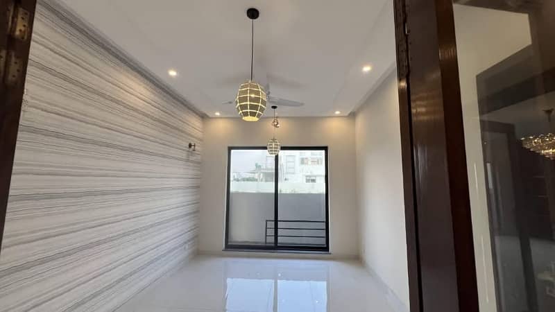 Kanal 6 Bed Superb Double Storey House In Wapda Town 7