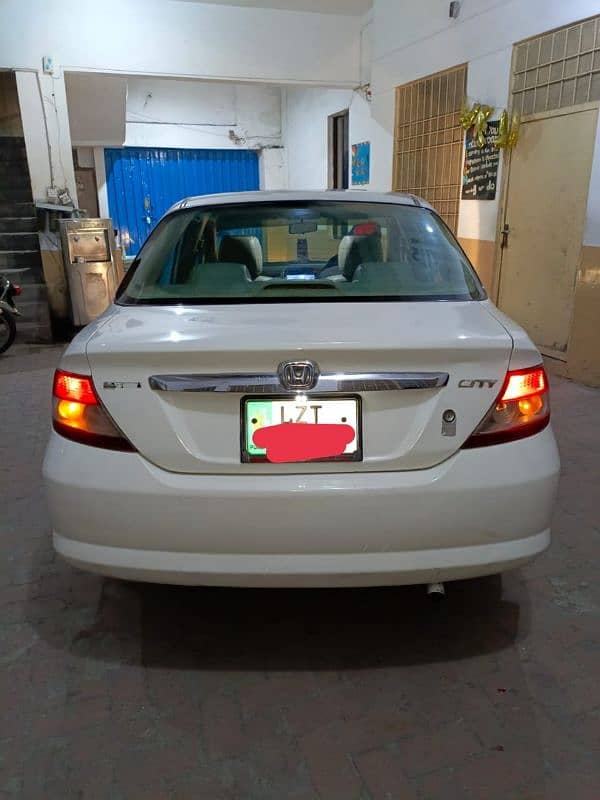 For sale Honda City  2005 model white color contact 03092677043 2