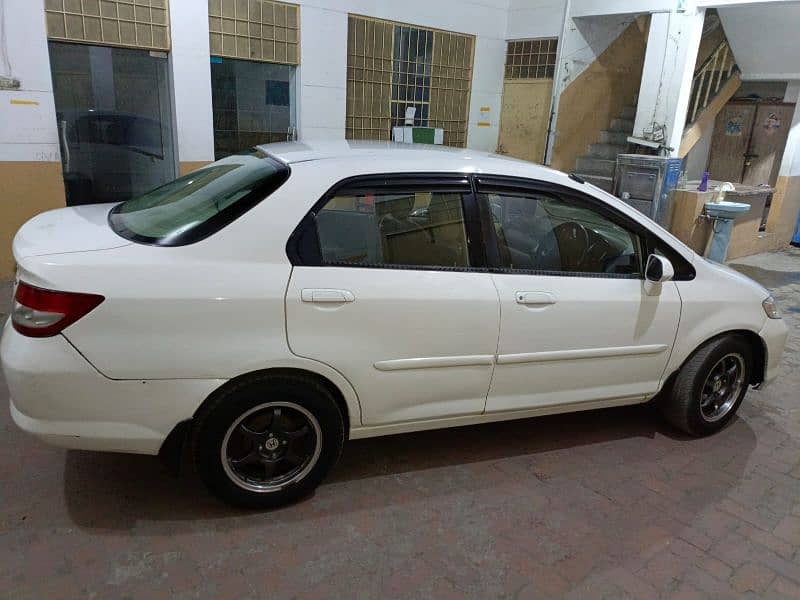 For sale Honda City  2005 model white color contact 03092677043 3