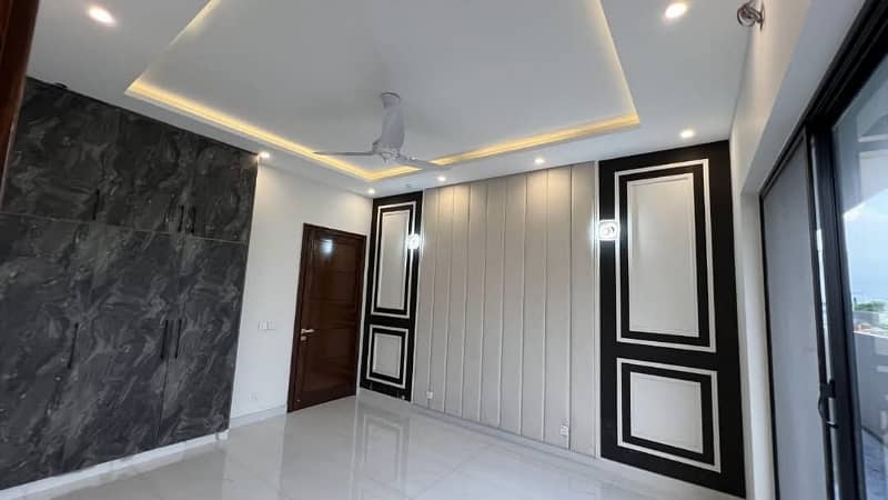 Kanal 6 Bed Superb Double Storey House In Wapda Town 9