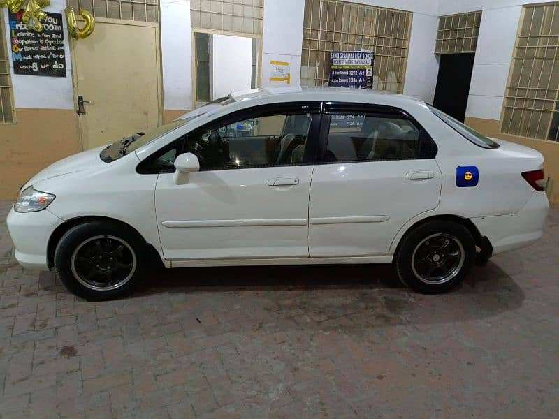 For sale Honda City  2005 model white color contact 03092677043 7