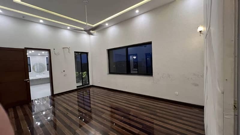 Kanal 6 Bed Superb Double Storey House In Wapda Town 13