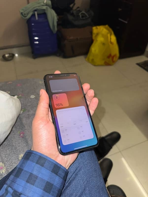 IPHONE 11 PRO MAX 5