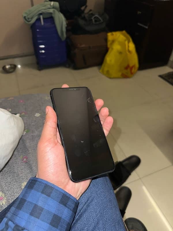 IPHONE 11 PRO MAX 6