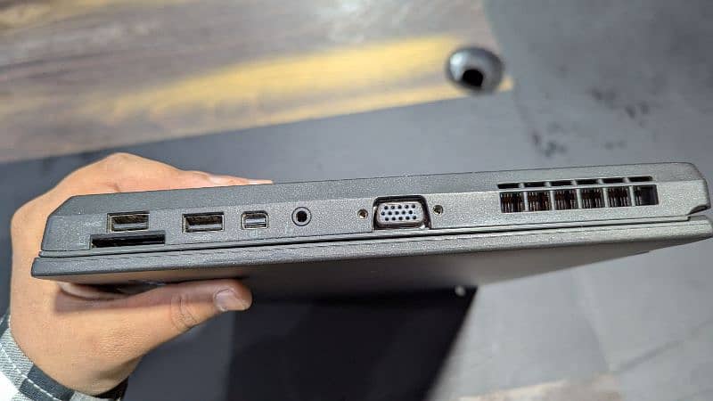 Lenovo Thinkpad core i5 4th generation T440  condition like new 7