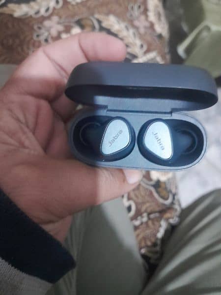 Jabra elite 4 earbuds  orignal 0