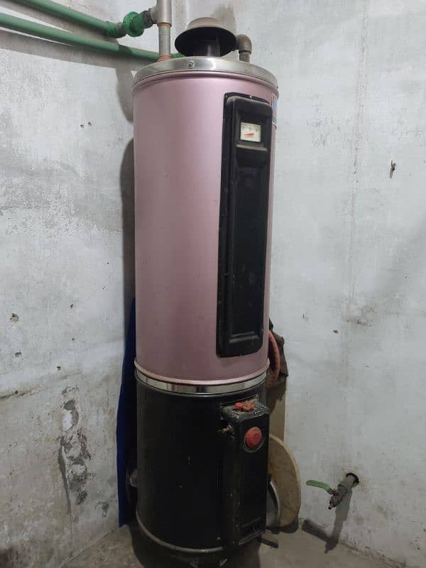 35 gallon gas geyser in good condition 0