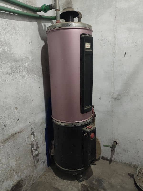 35 gallon gas geyser in good condition 1