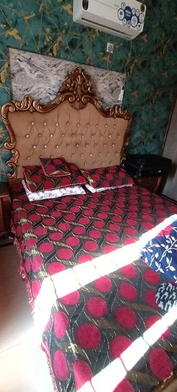 Victoria bed and two chairs with side table 15