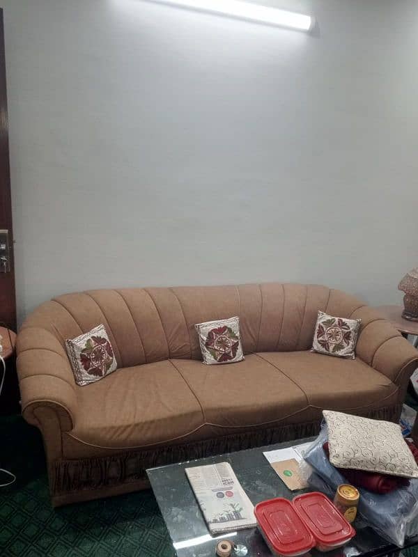 Sofa set in G-13/2 1