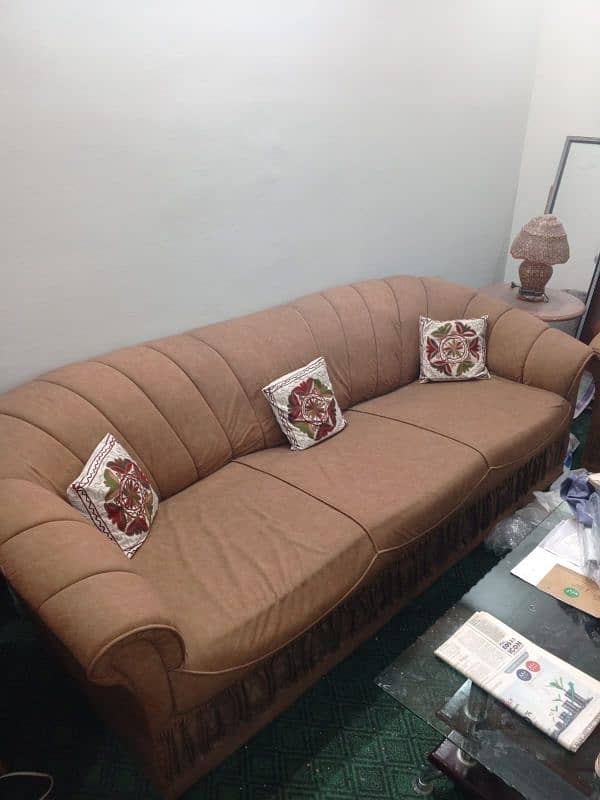 Sofa set in G-13/2 2